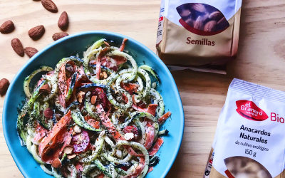 Noodles de calabacín con salsa de anacardo